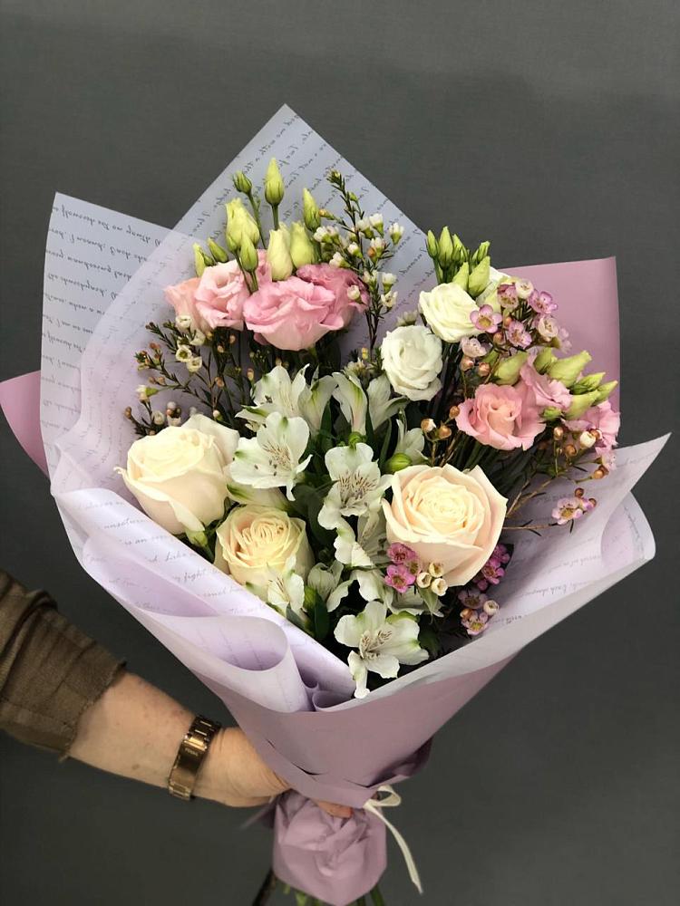 Букет цветов из: Альстромерии, Розы и Лизиантусы в Свободе