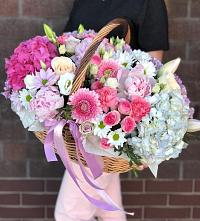 Цветочная композиция из Розы, Хризантемы, Пионы и Лизиантусы в корзине #REPLACE_PRED# Свободе
