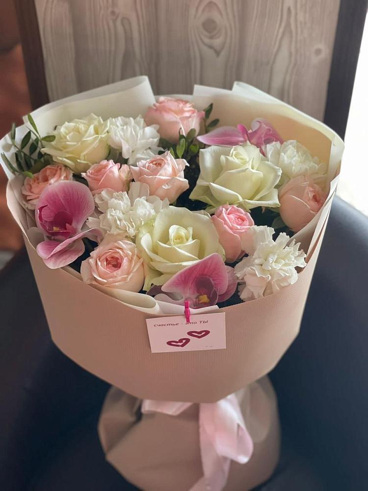 Букет цветов из: Орхидеи, Розы и Гвоздики в Свободе