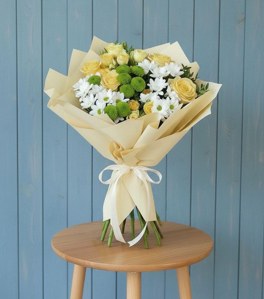 Букет цветов из: Хризантемы и Розы в Свободе