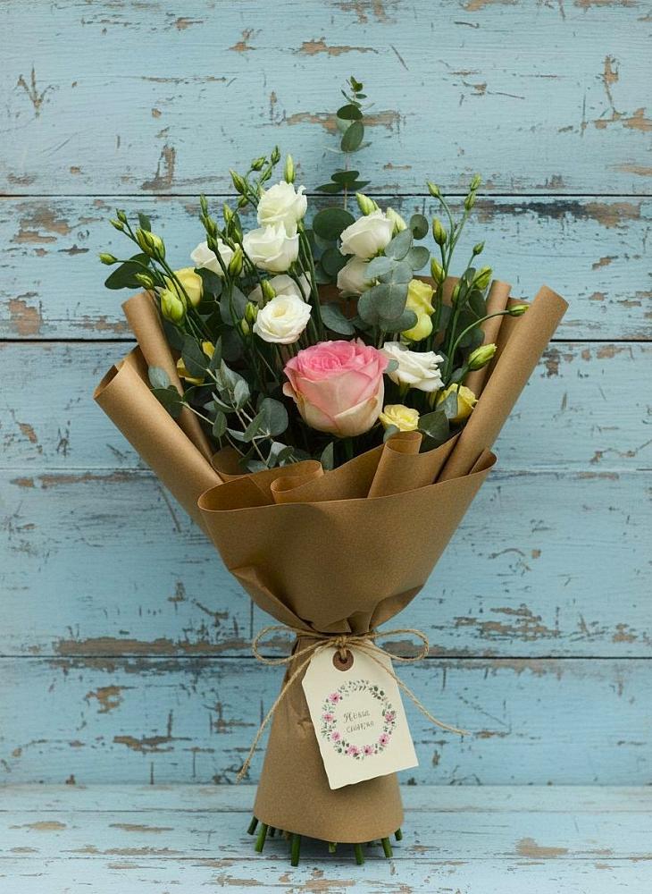 Букет цветов из: Розы и Лизиантусы в Свободе