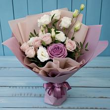 Букет цветов из:  Розы и Лизиантусы в Свободе