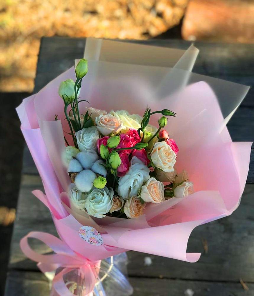 Букет цветов из: Розы и Лизиантусы в Свободе