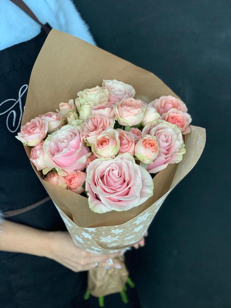 Букет цветов из: Хризантемы и Розы в Свободе