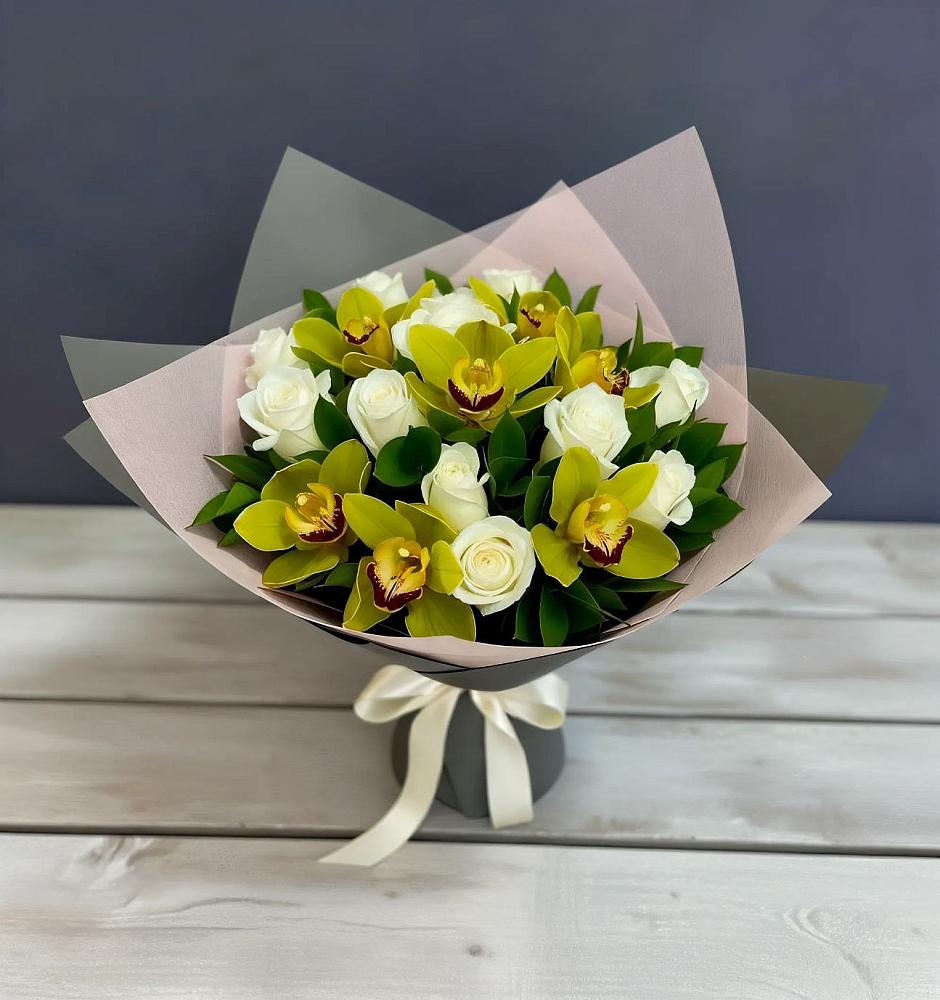 Букет цветов из: Орхидеи и Розы в Свободе