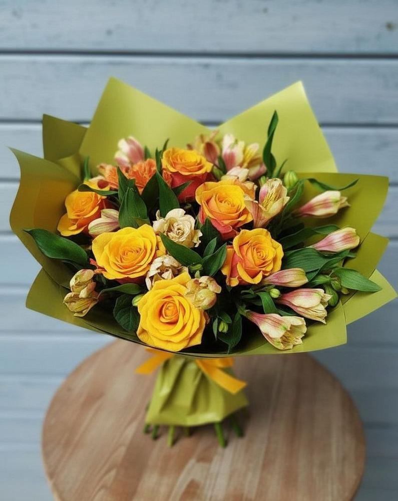 Букет цветов из: Альстромерии и Розы в Свободе