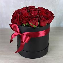 Цветочная композиция из Розы в шляпной коробке в Свободе