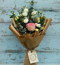 Букет цветов из:  Розы и Лизиантусы в Свободе
